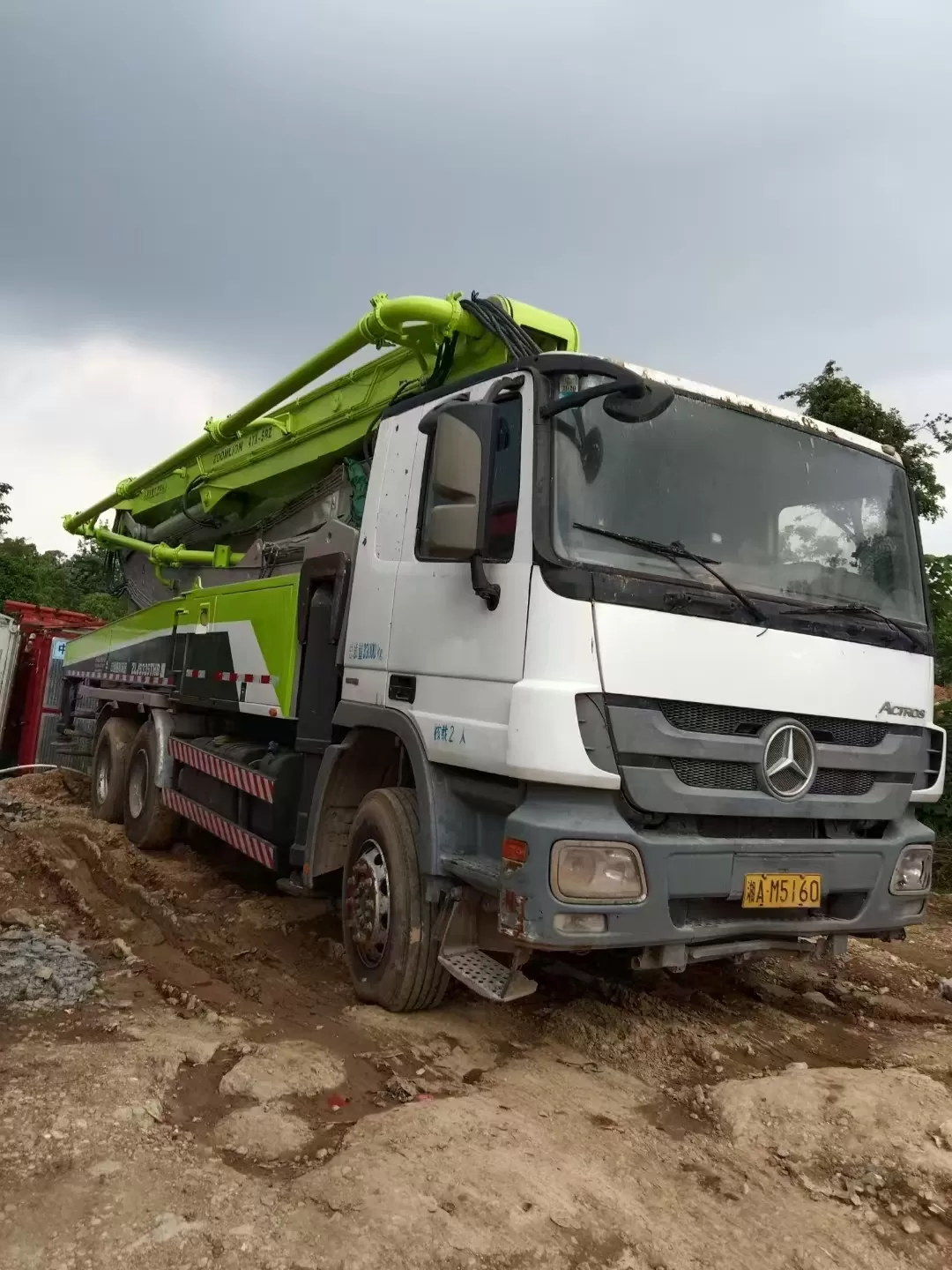 2013 zoomlion boom pump 47m makinë me pompë betoni të montuar në kamion në shasi benz